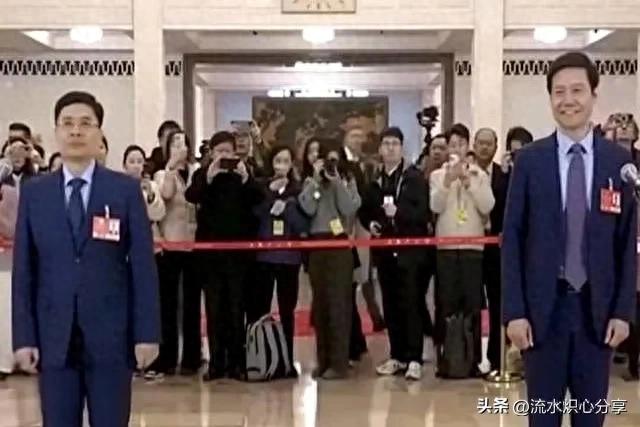 海尔总裁走红被媒体围住无法脱身：流量背后的商业与舆论博弈