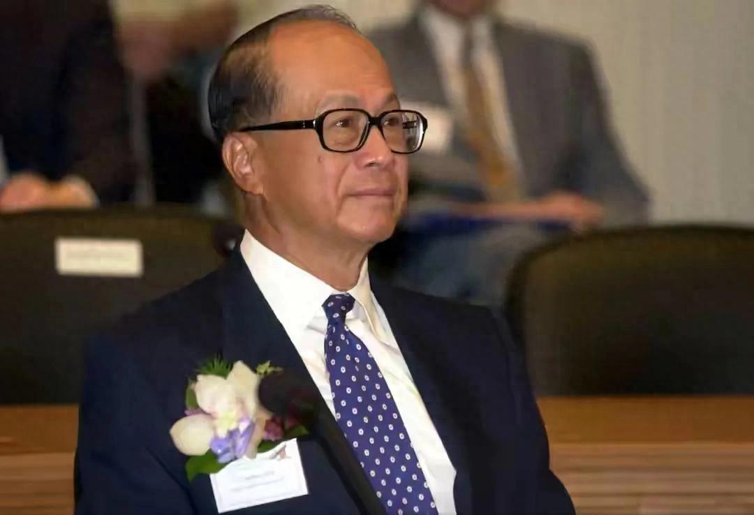 来求情？敏感时刻李嘉诚次子现身北京，胆大、叛逆，号称小超人(图1)