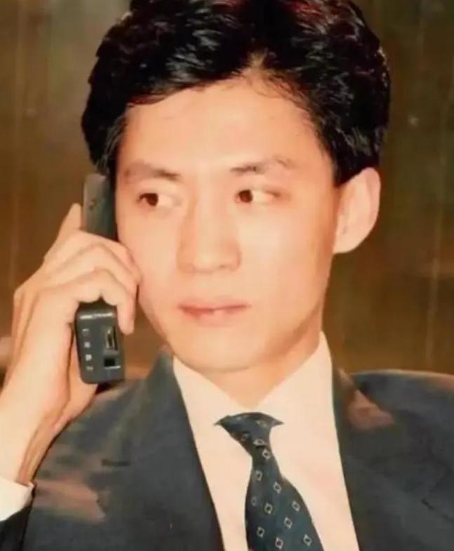 中国第一位办手机号码的人，当时号码随便选，最终他挑了什么号？(图1)