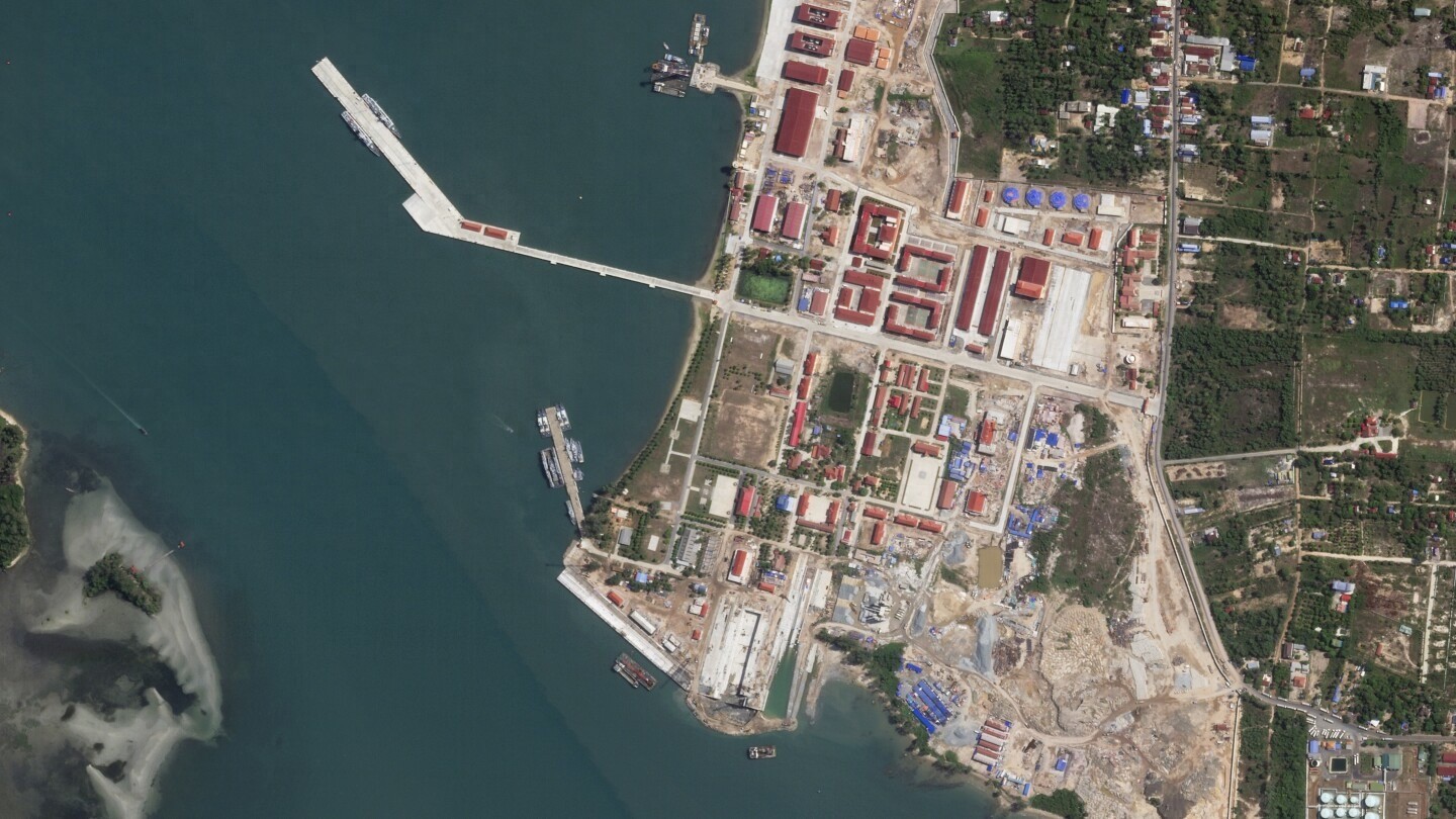 中美闹掰第三天，中柬云壤港正式挂牌，055和福建舰随后就到？(图1)