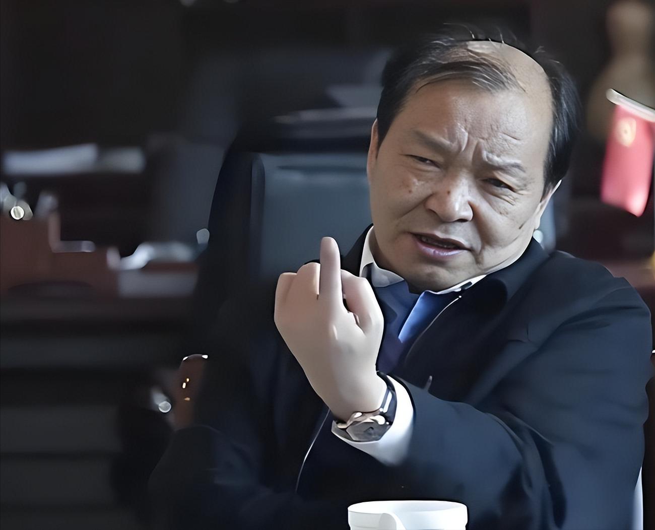中国稀土太子爷的奢靡生活：40万一顿饭，父子联手挥霍上百亿资产(图9)