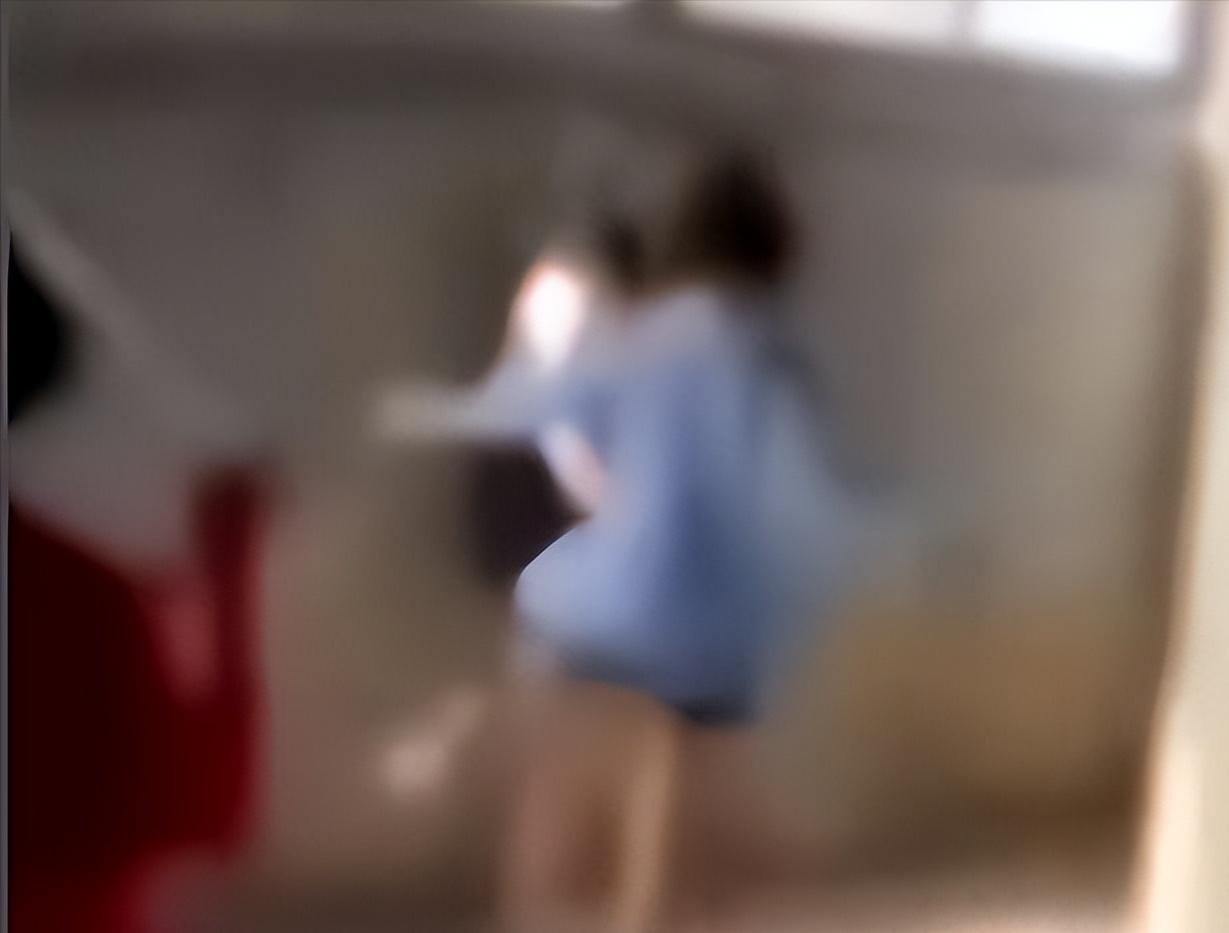 女孩被多人霸凌，掌掴逼下跪，凶手身份被扒，难怪进去多次还嚣张(图13)