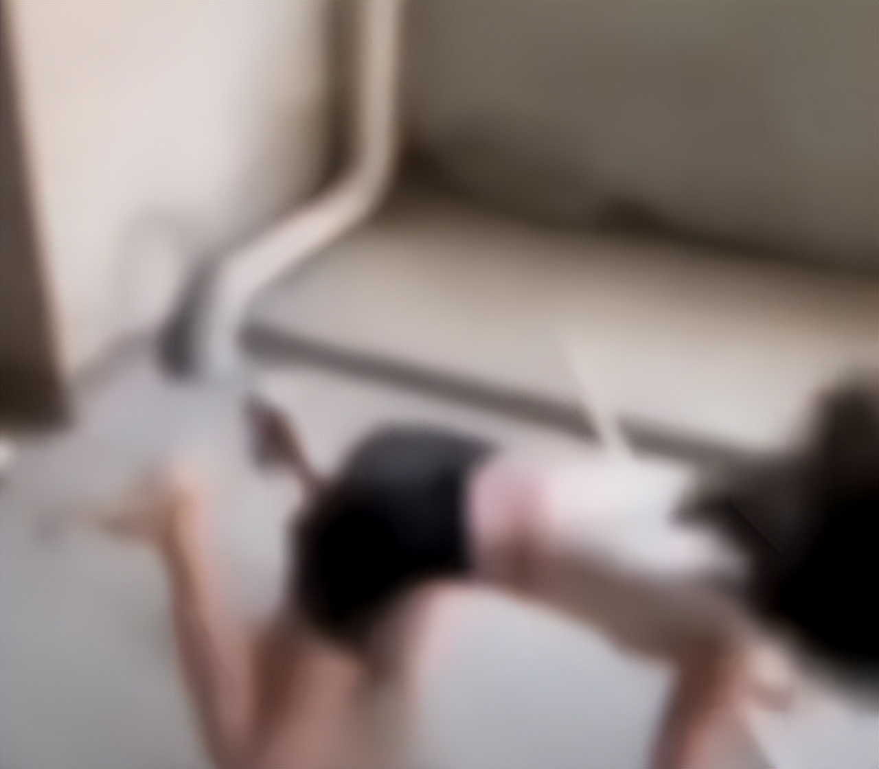 女孩被多人霸凌，掌掴逼下跪，凶手身份被扒，难怪进去多次还嚣张(图11)