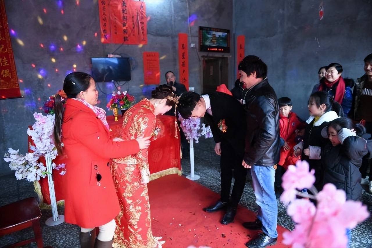 山东“两个儿子三个爹”后续：亲爹都是熟人，女子更多恶行流出！(图4)