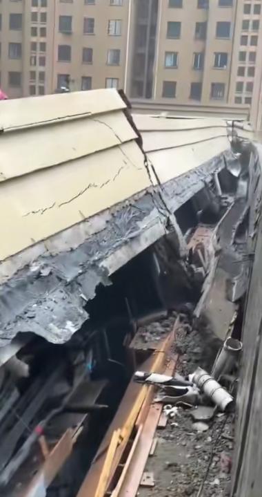 东海一饭店房顶发生塌陷，室内正举办宴席 当地应急管理局：救援仍在进行中(图4)